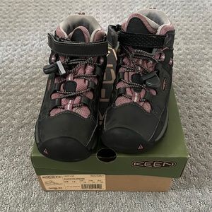 Keen little kids hiking boots